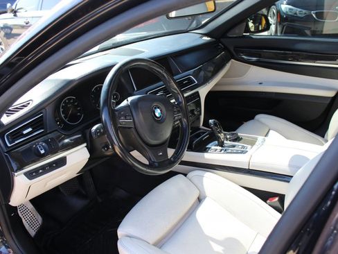 Used 2014 BMW 750Li xDrive image 15