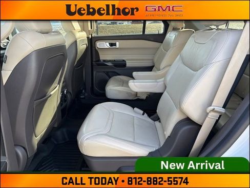 Used 2020 Ford Explorer Platinum w/ Premium Technology Package image 19