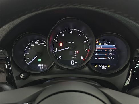 Used 2026 Porsche Macan image 15