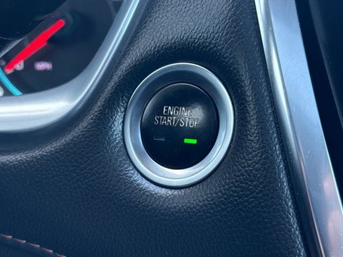 Used 2021 Chevrolet Traverse LT w/ LT Premium Package image 21