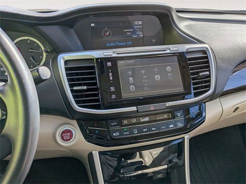 Used 2017 Honda Accord EX-L image 12