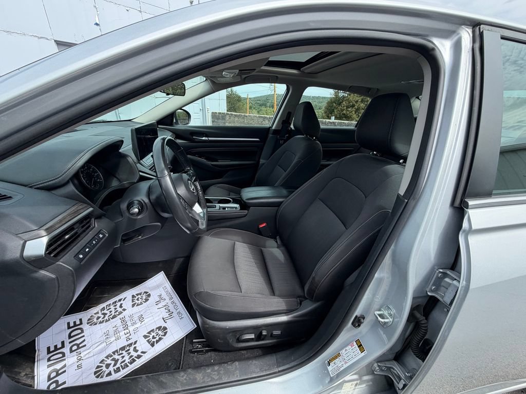 Used 2023 Nissan Altima 2.5 SV w/ SV Premium Package AWD/4WD image 9