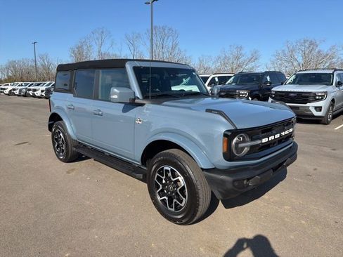 Used 2023 Ford Bronco Outer Banks image 4