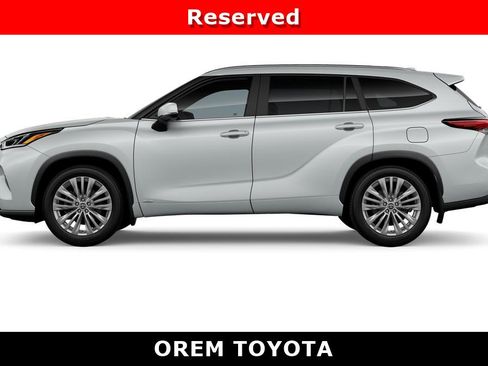 New 2026 Toyota Highlander Platinum image 4