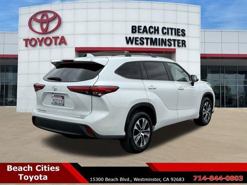 Used 2023 Toyota Highlander XLE FWD image 12