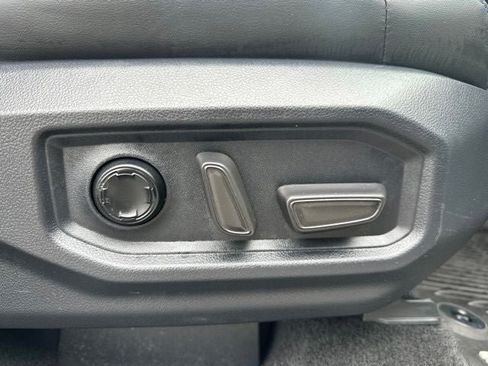 Used 2025 Toyota Sequoia Platinum AWD/4WD image 15