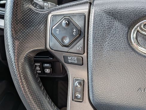 Used 2017 Toyota Tacoma SR5 AWD/4WD image 19