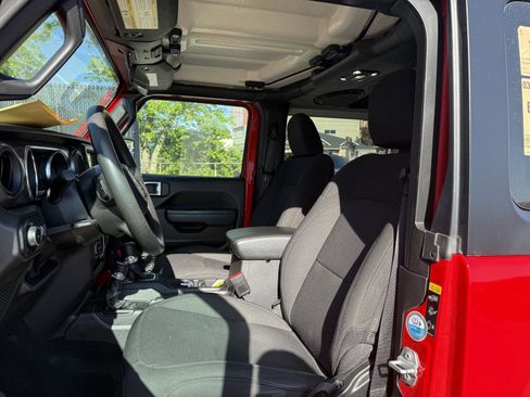 Used 2023 Jeep Wrangler Sport AWD/4WD image 9