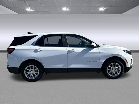 Used 2024 Chevrolet Equinox LT image 2