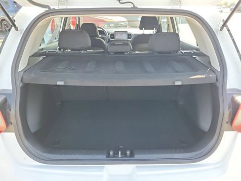 Used 2025 Hyundai Venue SEL FWD image 27