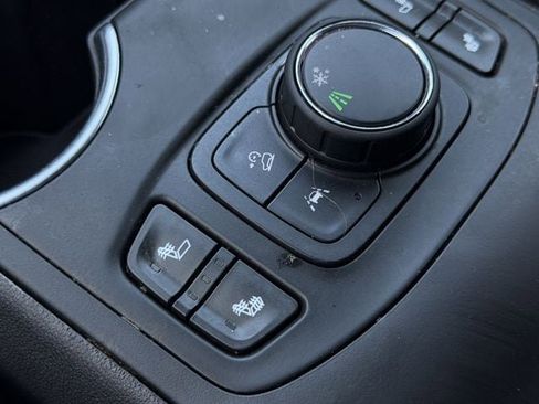 Used 2024 GMC Terrain SLE w/ Driver Convenience Package FWD image 22