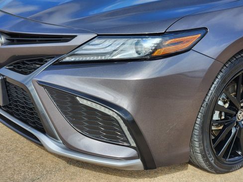 Used 2022 Toyota Camry XSE image 9