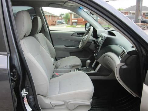 Used 2012 Subaru Forester 2.5X Premium w/ All-Weather Pkg AWD/4WD image 10