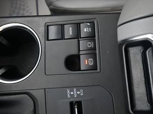 Used 2023 Toyota Highlander XLE image 22