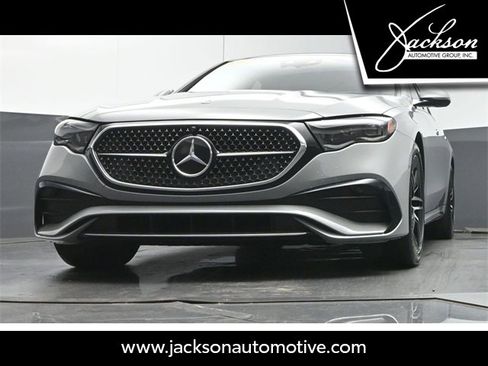 Used 2025 Mercedes-Benz E 350 Sedan image 35
