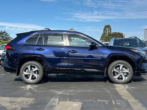 Used 2025 Toyota RAV4 SE w/ Weather & Moonroof Package image 4