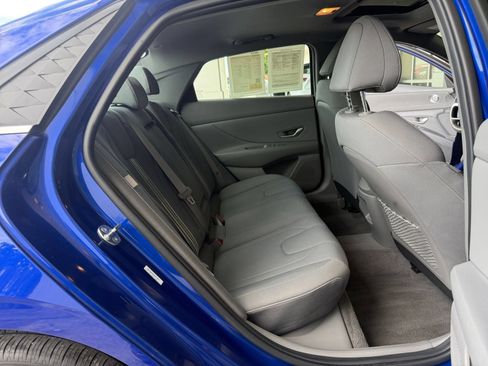 Used 2025 Hyundai Elantra SEL FWD image 42
