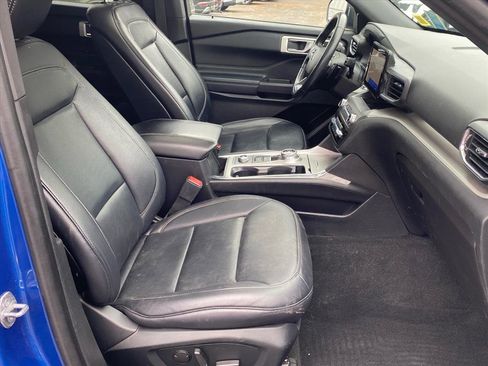 Used 2020 Ford Explorer XLT w/ Equipment Group 202A AWD/4WD image 24
