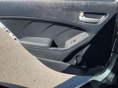 Used 2017 Kia Forte LX FWD image 28