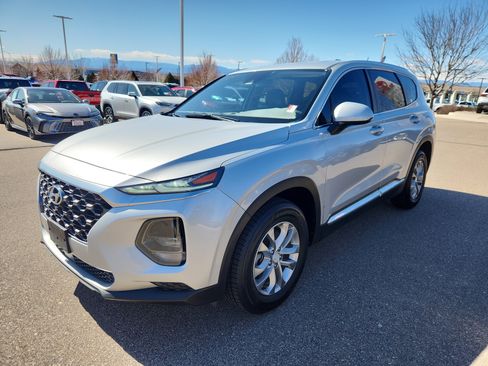 Used 2019 Hyundai Santa Fe SE image 4