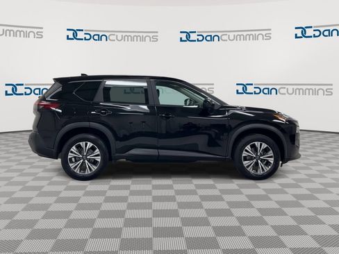 Used 2023 Nissan Rogue SV image 9