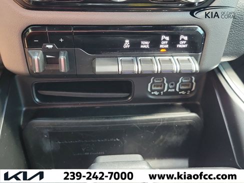 Used 2020 RAM 1500 Laramie AWD/4WD image 30