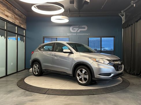 Used 2018 Honda HR-V LX image 1