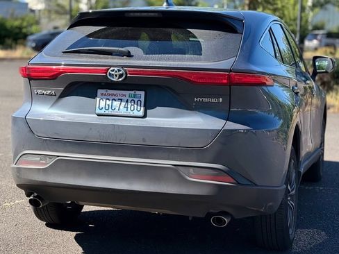 Used 2022 Toyota Venza LE AWD/4WD image 5