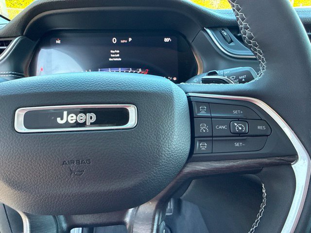 Used 2023 Jeep Grand Cherokee L Limited AWD/4WD image 36
