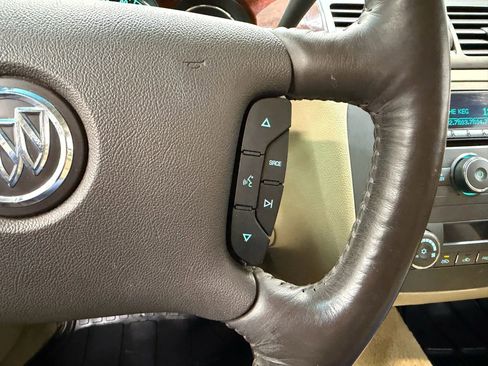 Used 2007 Buick Lucerne CXL image 27