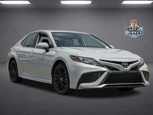Used 2024 Toyota Camry XSE FWD image 2