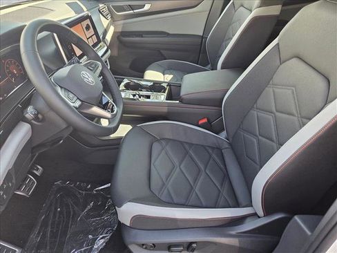 New 2026 Volkswagen Atlas Peak Edition image 4