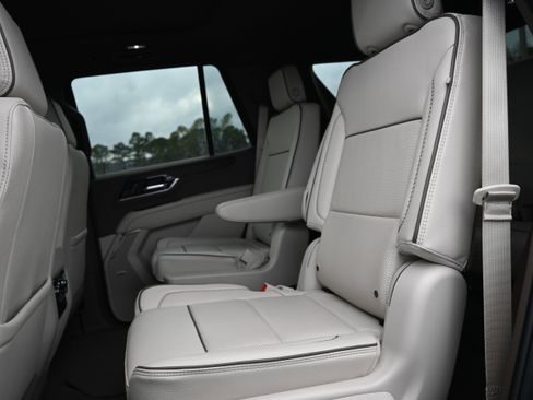 Used 2025 GMC Yukon Denali w/ Sun & Power Step Package image 31