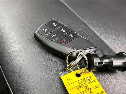Used 2025 Chevrolet Suburban Z71 AWD/4WD image 11
