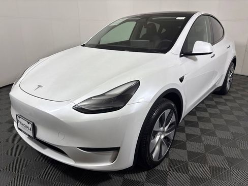 Used 2023 Tesla Model Y Long Range AWD/4WD image 2