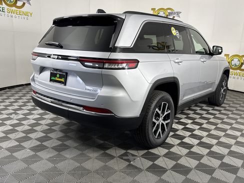 New 2025 Jeep Grand Cherokee Limited w/ Trailer Tow Package AWD/4WD image 10