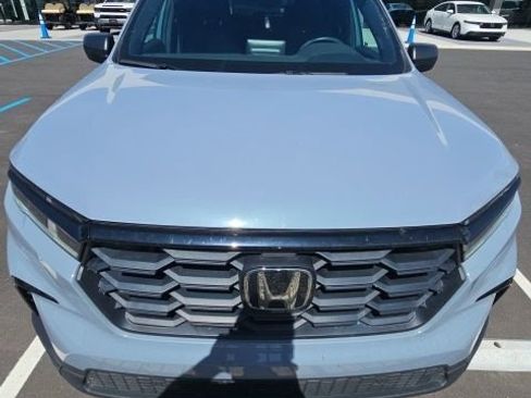 Used 2023 Honda Pilot Sport image 2
