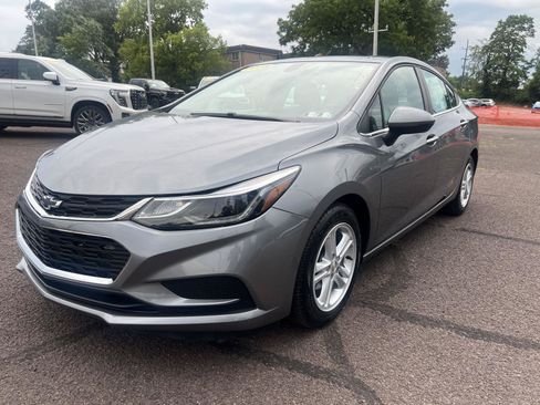 Used 2018 Chevrolet Cruze LT w/ Sun And Sound Package FWD image 3