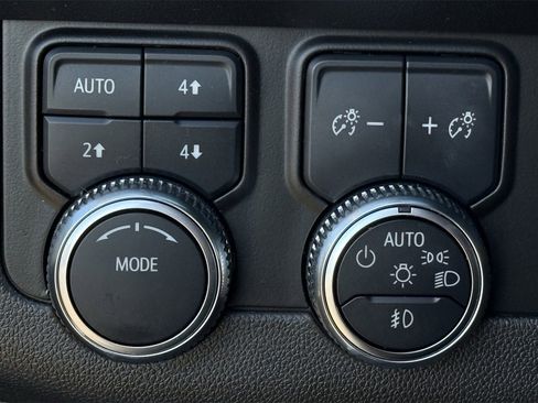 Used 2021 GMC Yukon AT4 w/ AT4 Premium Package image 22