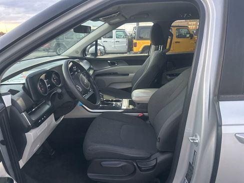 Used 2022 Kia Carnival LX image 15