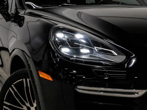 Used 2016 Porsche Cayenne Turbo S image 54