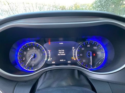 Used 2025 Chrysler Pacifica Select FWD image 11