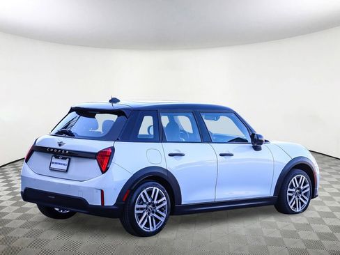 Used 2026 MINI Cooper 4-Door Hardtop FWD image 5