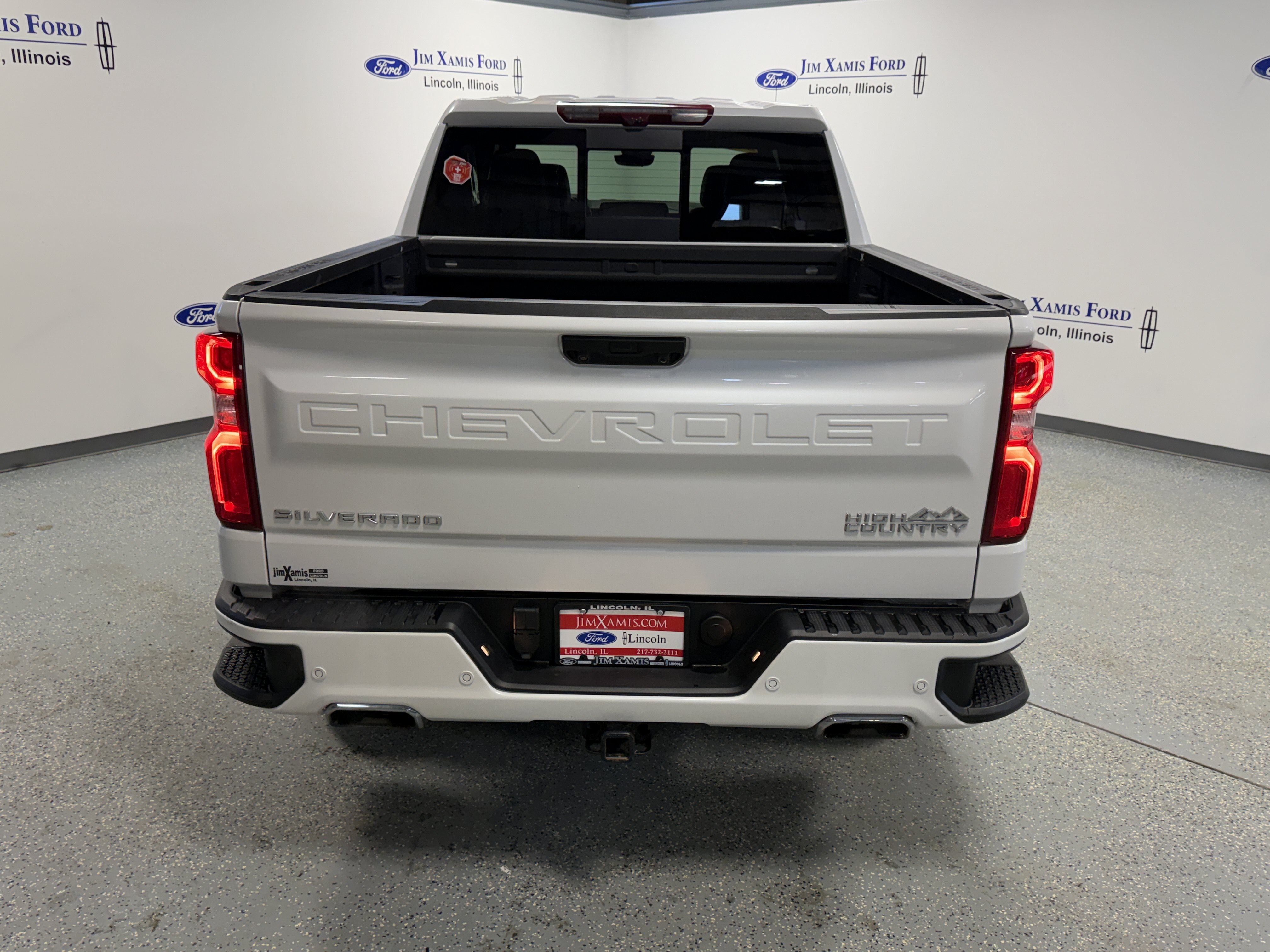 Used 2024 Chevrolet Silverado 1500 High Country w/ High Country Premium Package AWD/4WD image 35