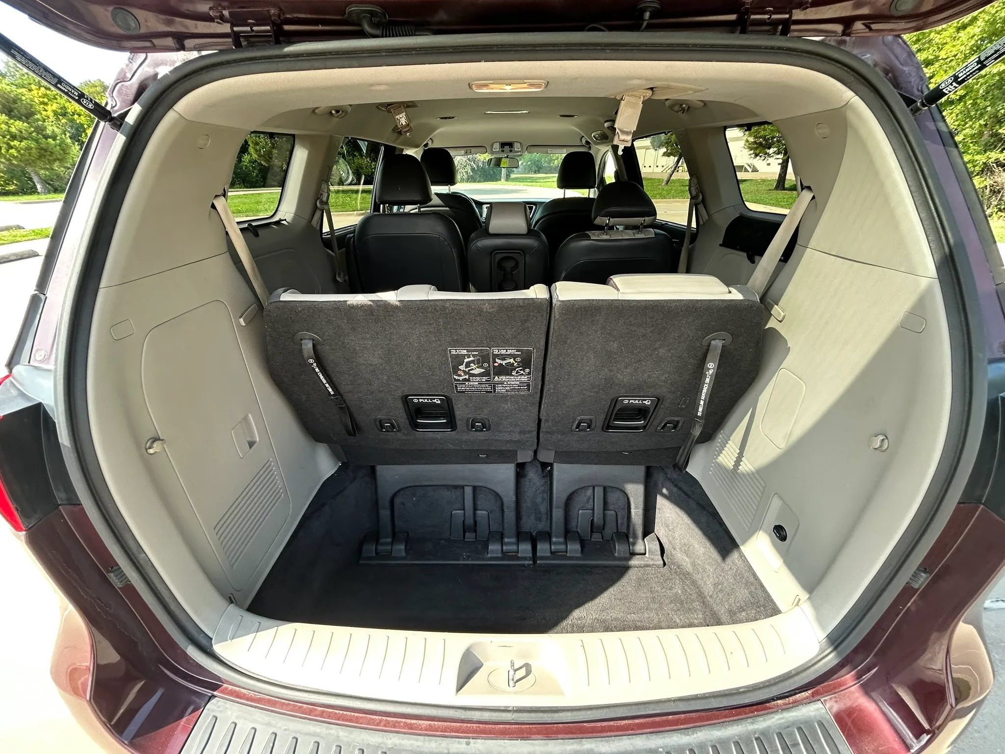 Used 2017 Kia Sedona LX w/ LX Essentials Premium Package FWD image 11