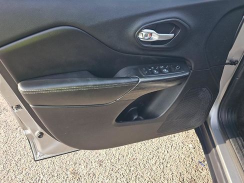 Used 2016 Jeep Cherokee Limited FWD image 10