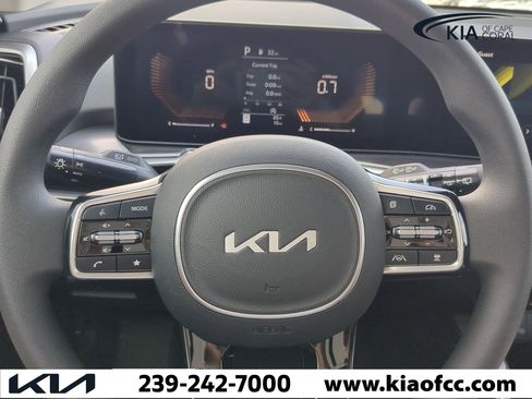 New 2025 Kia Sorento LX image 24