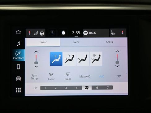 Used 2023 Chrysler Voyager LX FWD image 15