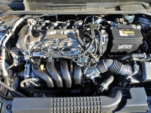 Used 2021 Toyota Corolla LE image 29