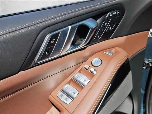 Certified 2025 BMW X7 xDrive40i AWD/4WD image 12
